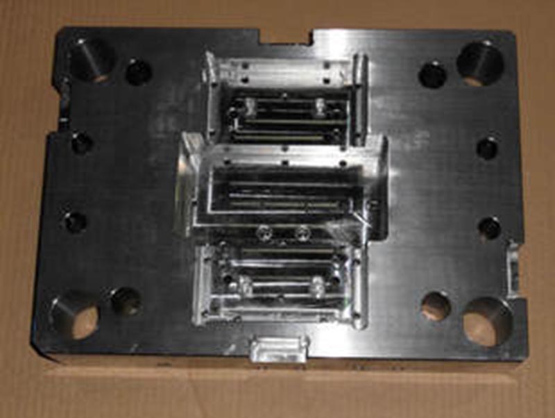 西双版纳精密塑料模-06